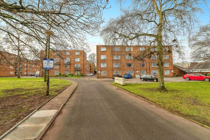 1 Bedroom Flat For Sale In High Street South, Dunstable, Bedfordshire, LU6