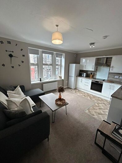 3 Bedroom Flat To Rent In Morgan Place, Stobswell, Dundee, DD4