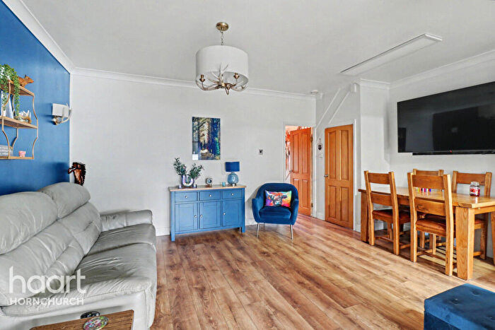 4 Bedroom Semi Detached House For Sale In Stanley Road, Hornchurch, RM12