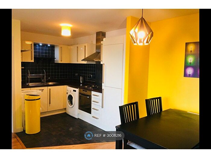 2 Bedroom Flat To Rent In Chimney Steps, Bristol, BS2