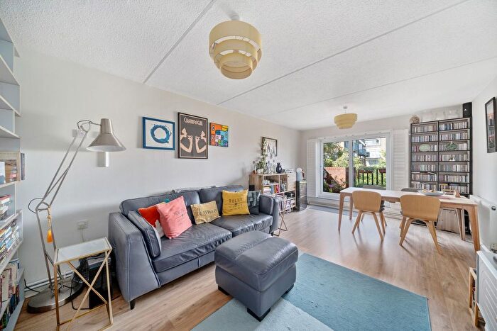 2 Bedroom Flat To Rent In Disraeli Close, Chiswick, London, W4