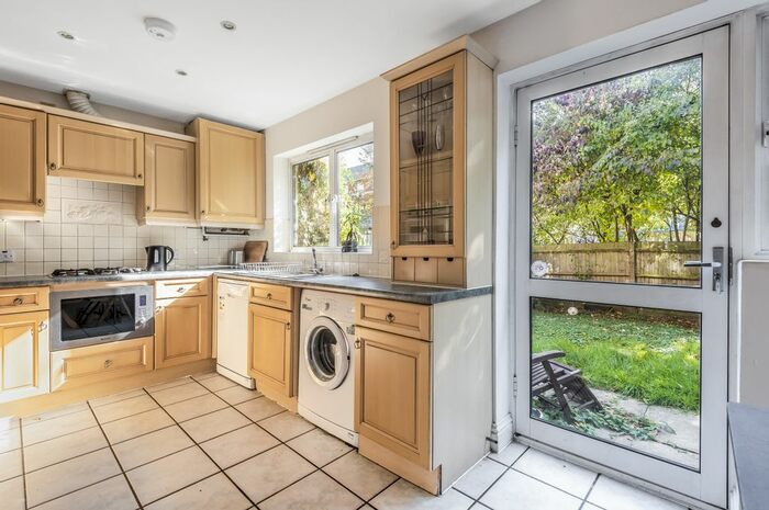 5 Bedroom Town House To Rent In Tollington Way, Freeman Court, Islington, Holloway, North London N7