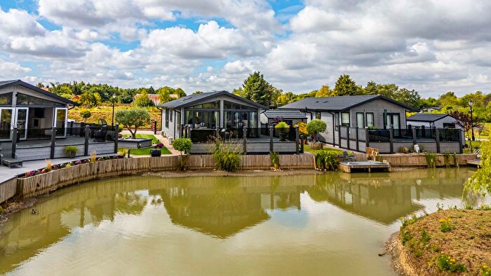 2 Bedroom Mobile/park Home For Sale In Wagtail Country Park, Cliff Lane, Marston, Grantham, Lincolnshire, NG32