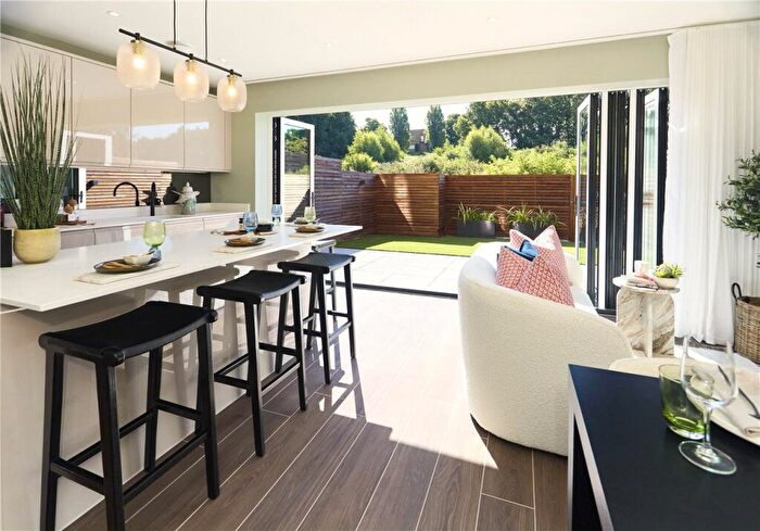 3 Bedroom End Of Terrace House For Sale In Vickers Mews, St. Albans, AL1