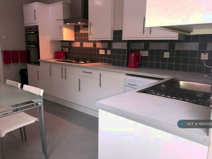 6 Bedroom Terraced House To Rent In Stalbridge Avenue, Liverpool, L18