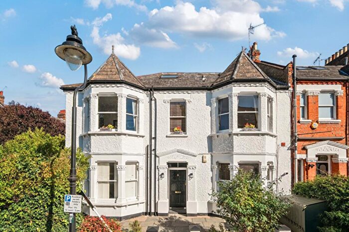 2 Bedroom Flat For Sale In Denton Road, London, N8