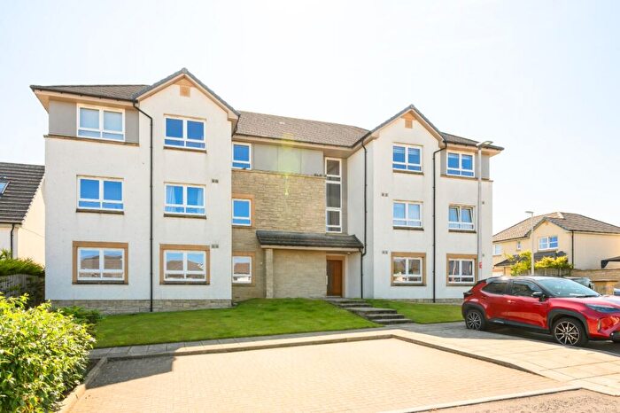 2 Bedroom Flat For Sale In Robert Grove, Dunfermline, KY11
