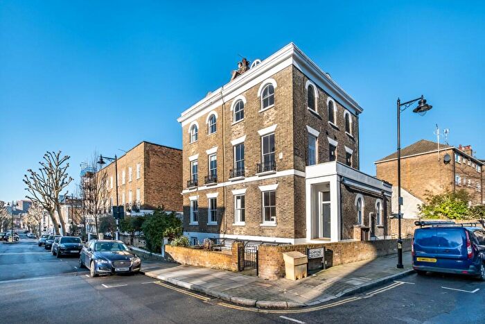 3 Bedroom Maisonette To Rent In Richmond Avenue London, N1