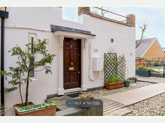 1 Bedroom Flat To Rent In Millbrooke Court, London, SW15