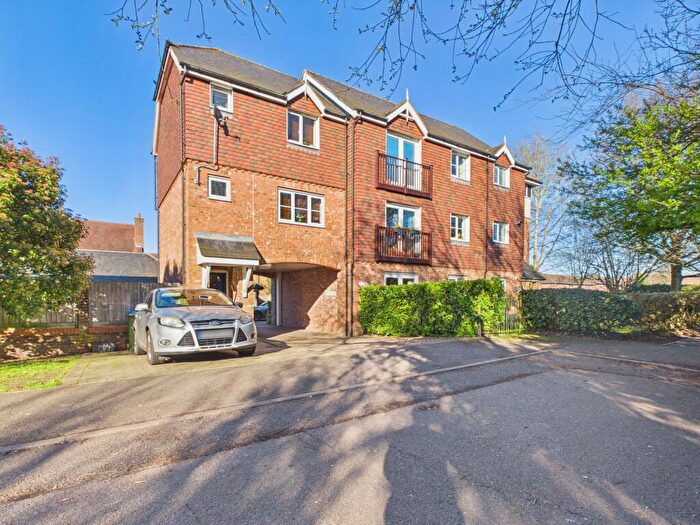 2 Bedroom Flat To Rent In Pondtail Close, Horsham, RH12