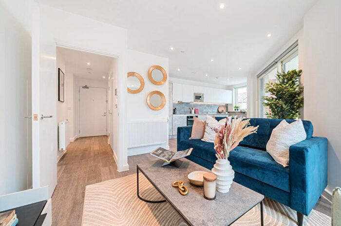 2 Bedroom Flat To Rent In Bed, Rd Floor, Silicon, Quail Court In Elements, EN3