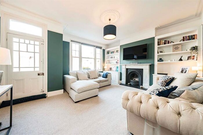 2 Bedroom Flat For Sale In Dinsmore Road, Balham, SW12