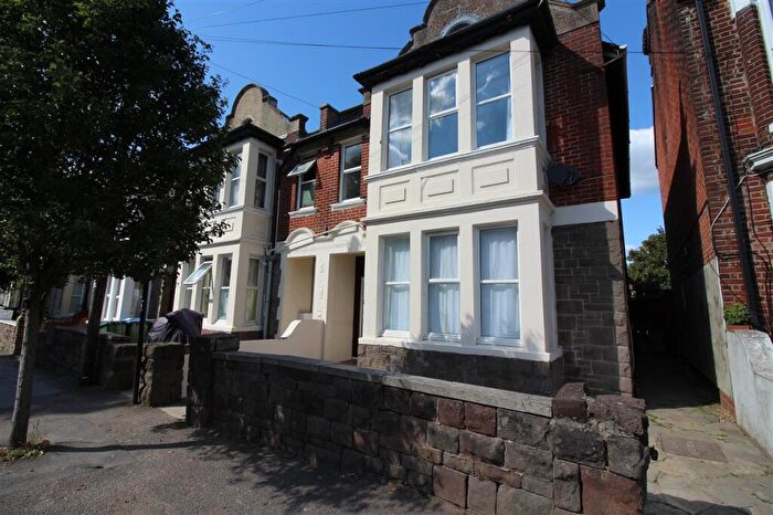 7 Bedroom Semi-Detached House To Rent In Wilton Avenue, Southampton, SO15