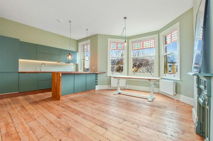 3 Bedroom Flat To Rent In Mildenhall Road, London, E5