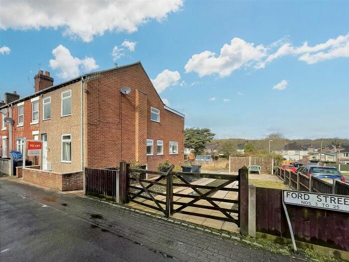 4 Bedroom End Of Terrace House To Rent In Ford Street, Silverdale, Newcastle, ST5
