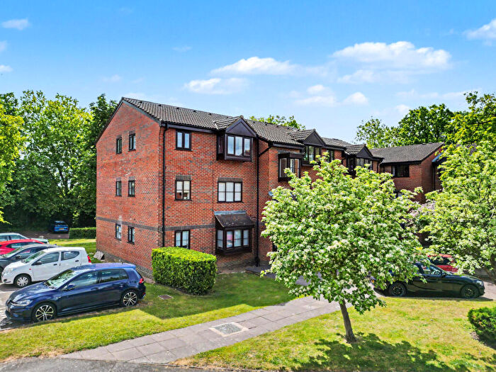 Studio For Sale In Gladbeck Way, Enfield, EN2