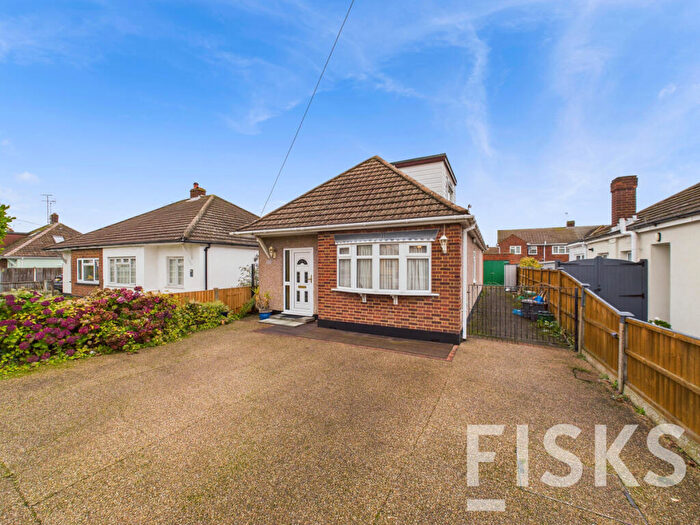 2 Bedroom Detached Bungalow For Sale In Bradley Close, Benfleet, SS7