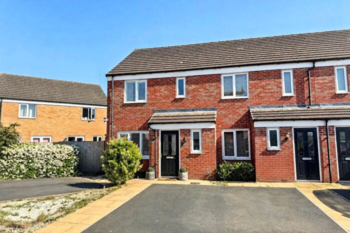 3 Bedroom End Of Terrace House For Sale In Littledale Crescent, Hempsted, Peterborough, PE2