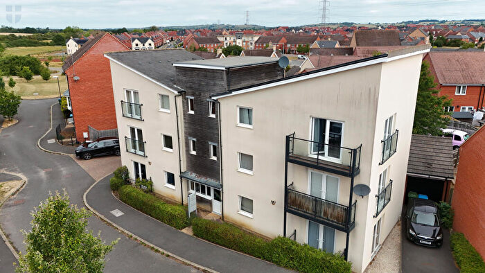 1 Bedroom Flat For Sale In The Warren, Aylesbury, HP18