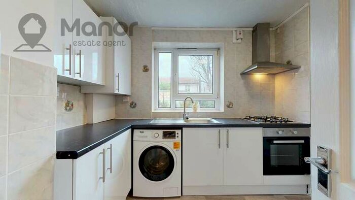 2 Bedroom Flat To Rent In Park Avenue, East Ham, E6