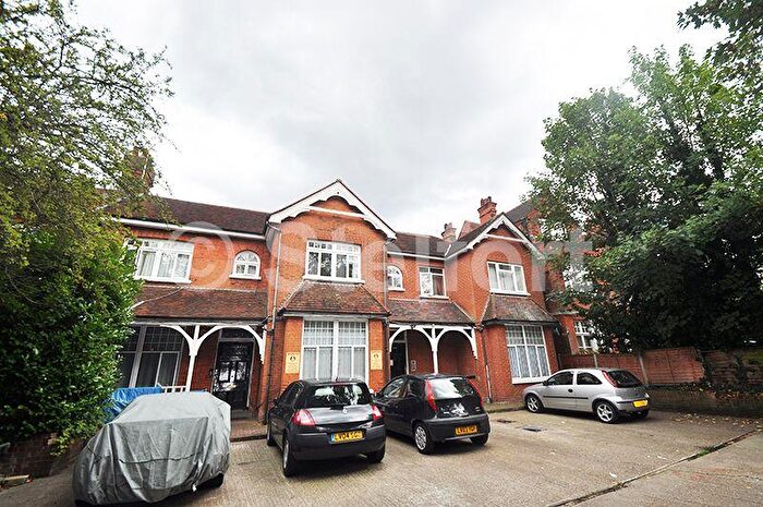 Flat To Rent In Colney Hatch Lane, London, N10