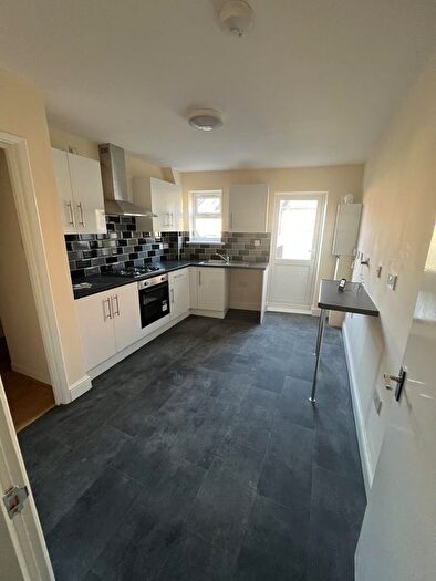 Terraced House To Rent In Lea Bridge Road, Leyton, E10