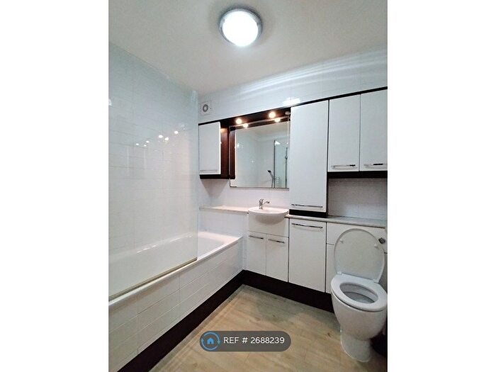 1 Bedroom Flat To Rent In Hutton Court, London, W5
