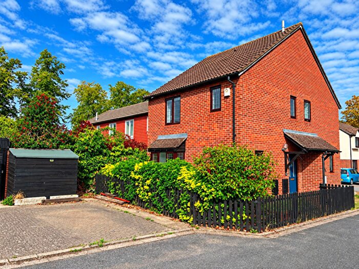 2 Bedroom End Of Terrace House For Sale In Kings Chase, East Molesey, KT8