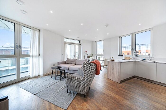 3 Bedroom Flat For Sale In Cable Walk, London, SE10
