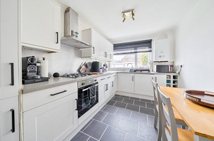 1 Bedroom Flat For Sale In Worplesdon Road, Guildford, Surrey, GU2