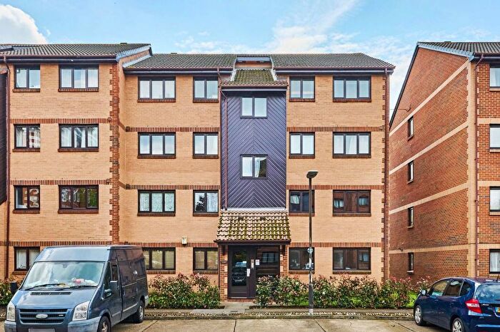 2 Bedroom Flat To Rent In Cross Road, Wimbledon, SW19