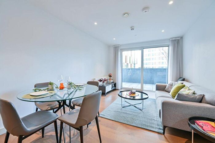 1 Bedroom Flat To Rent In Elephant Road, Elephant And Castle, London, SE17