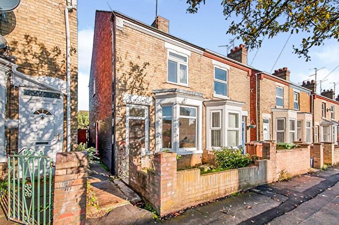 3 Bedroom Semi Detached House To Rent In West Parade, Peterborough, PE3