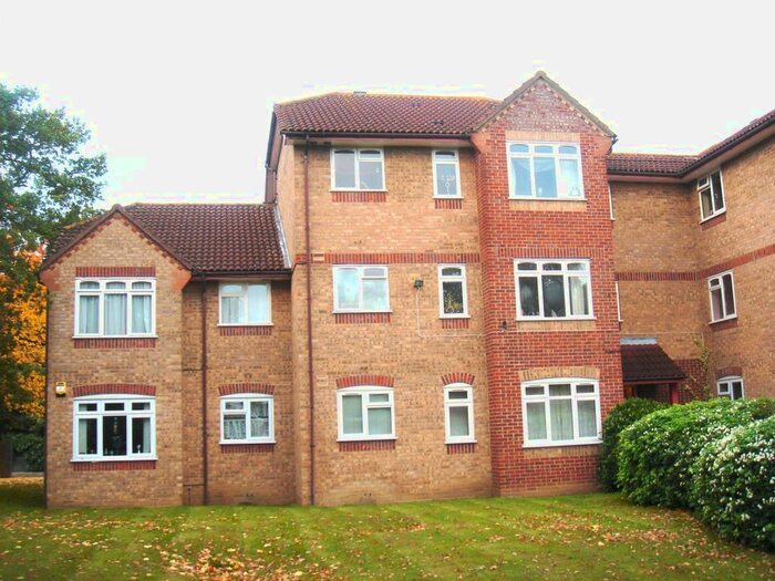 2 Bedroom Flat To Rent In Gainsborough Road, Hayes, Middlesex, UB4