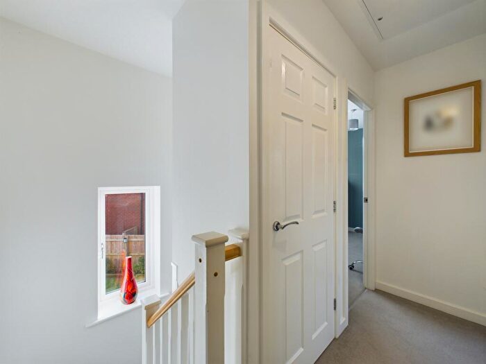 3 Bedroom Detached House For Sale In Dunn Lane, Mickleover, DE3