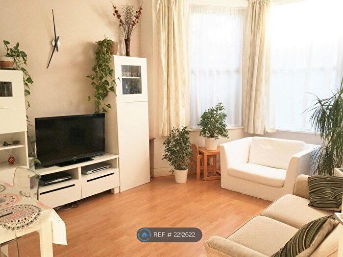 2 Bedroom Flat To Rent In Chichele Road, London, NW2