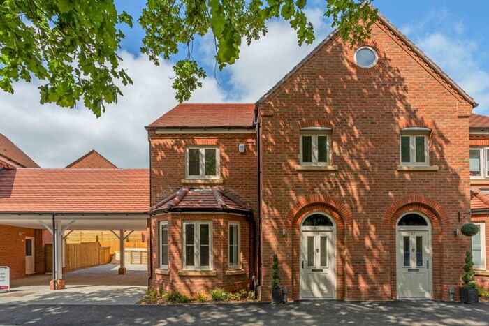 3 Bedroom Semi-Detached House To Rent In Kendrick Avenue Beaconsfield, HP9