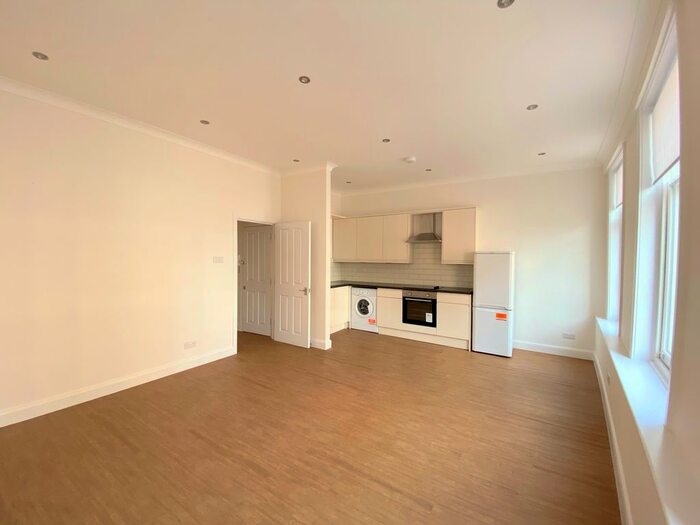 2 Bedroom Flat To Rent In Avenue Mews, Muswell Hill, London, N10
