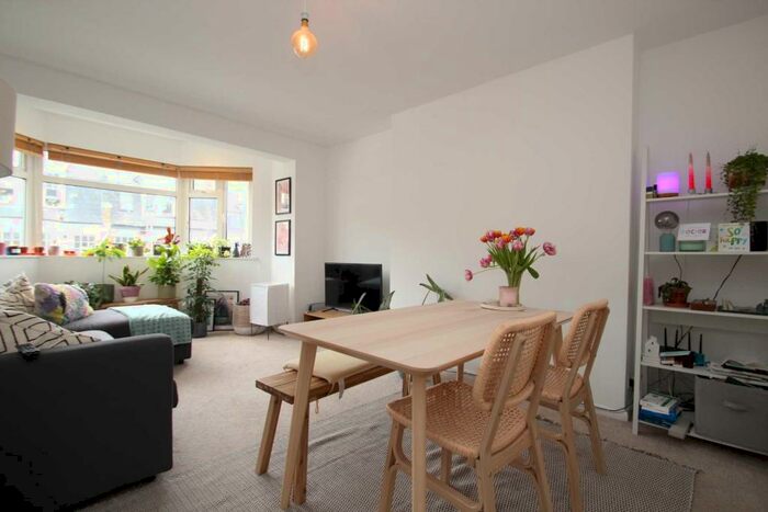 2 Bedroom Apartment To Rent In Milton Road, Highgate, N6