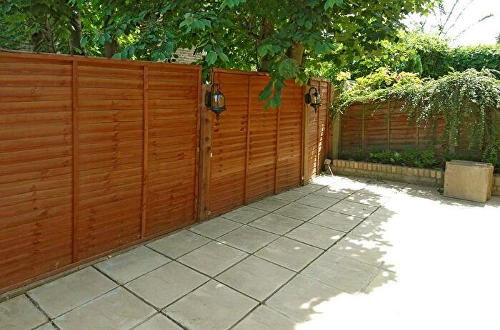 2 Bedroom Flat To Rent In Buckingham Road Alexandra Park, N22