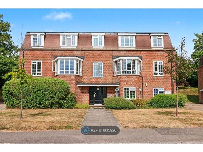 3 Bedroom Flat To Rent In Craigmount, Radlett, WD7