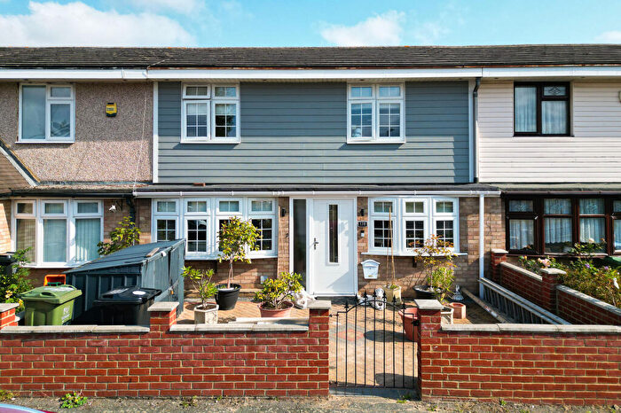 3 Bedroom Terraced House For Sale In Ballards Walk, Basildon, Essex, SS15