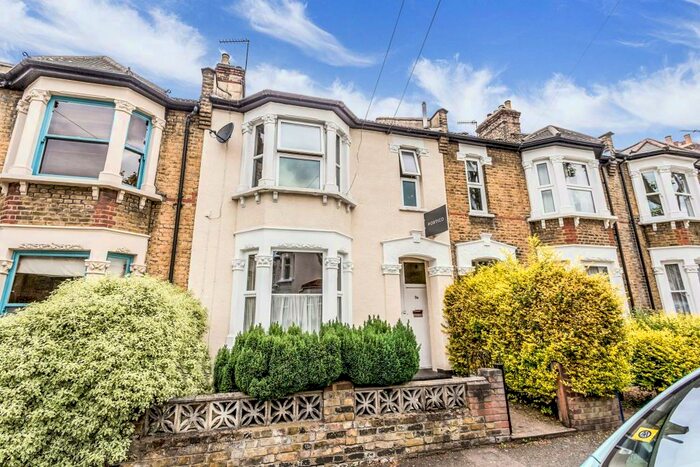1 Bedroom Flat To Rent In Malvern Road, Leytonstone, E11