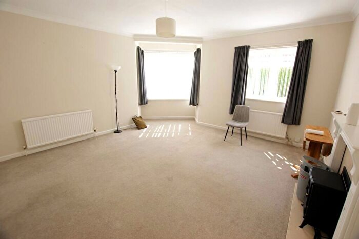 2 Bedroom Maisonette For Sale In Kirkway, Broadstone, BH18 - Photo 2