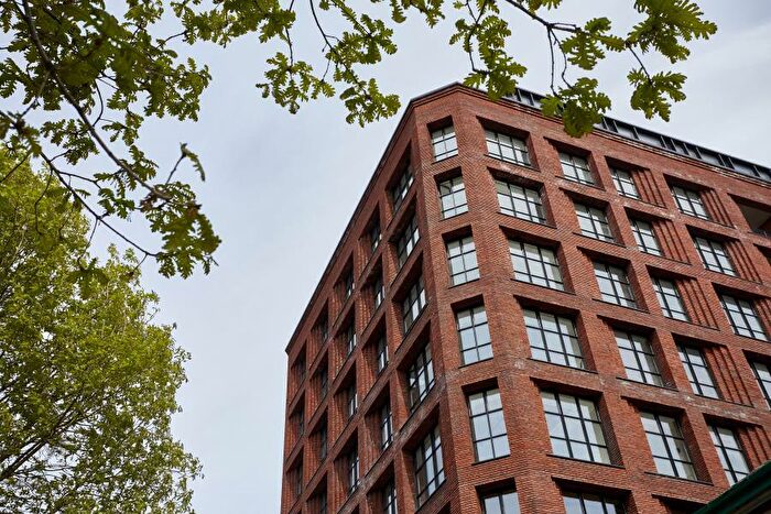 2 Bedroom Apartment To Rent In Apt . :: One Silk Street, M4