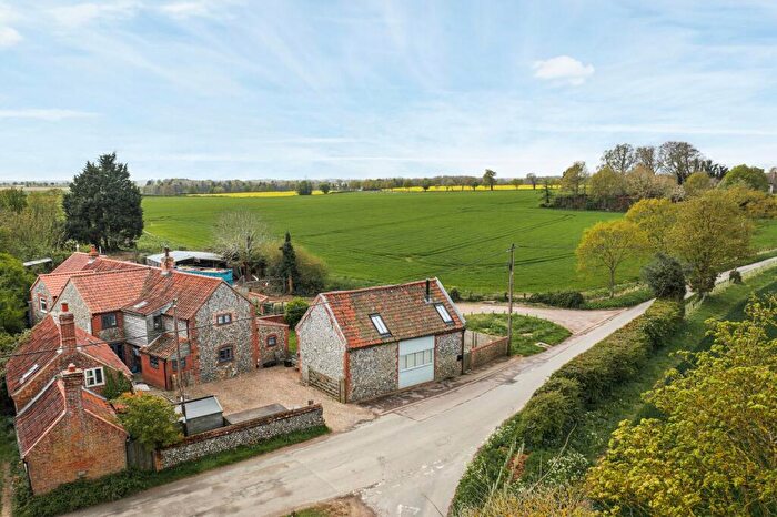 2 Bedroom Barn Conversion For Sale In Extensively Enhanced Barn Conversion In Sustead, NR11