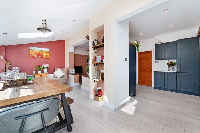 3 Bedroom Detached House For Sale In Kingsley Drive, Cheadle Hulme, SK8