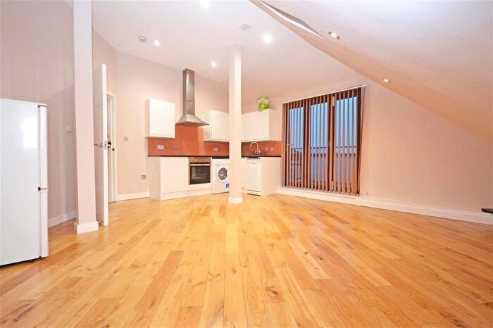 2 Bedroom Flat To Rent In St Johns Road, Isleworth, TW7