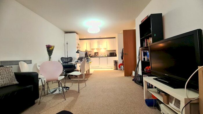 2 Bedroom Flat To Rent In Hallsville Road, London, E16