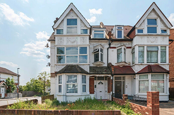 1 Bedroom Apartment For Sale In South Norwood Hill, London, SE25